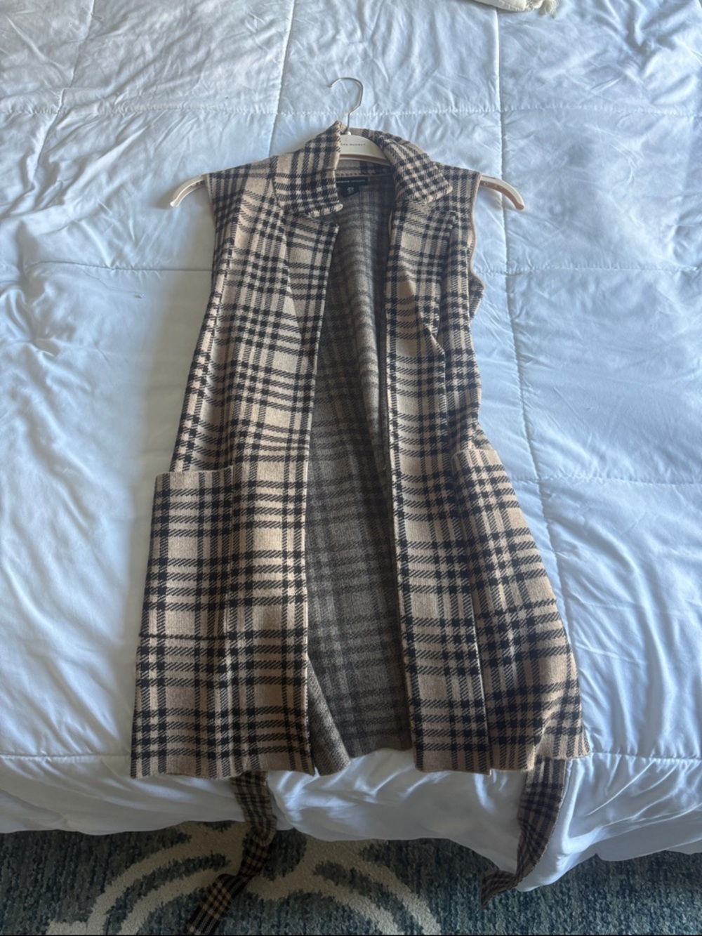 Adrienne Vittadini Beige and Black Plaid Sleeveless Knit Vest